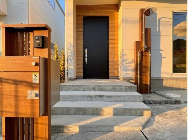 外部シャワー付きの邸宅です