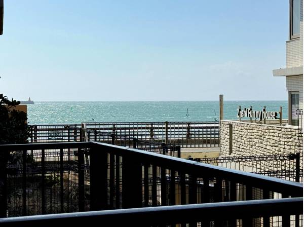 神奈川県逗子市新宿２丁目のマンション