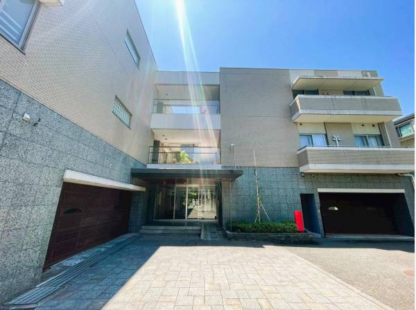 神奈川県鎌倉市大町２丁目のマンション