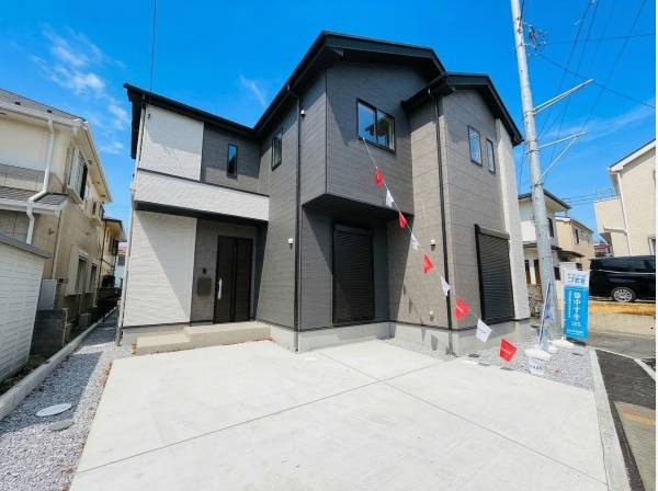 閑静な住宅街です。
車も2台停められます（車種による）