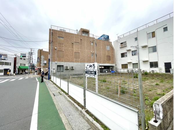 ～「鎌倉」駅徒歩8分！由比ガ浜大通り近くに位置する約59.5坪の売地～