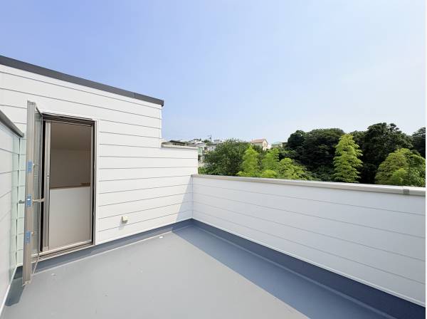 ルーフバルコニーからの眺望をぜひ現地で！