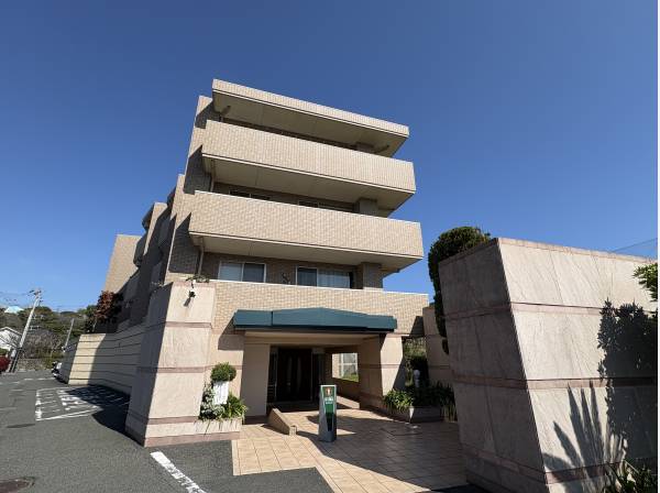 神奈川県鎌倉市七里ガ浜東２丁目のマンション