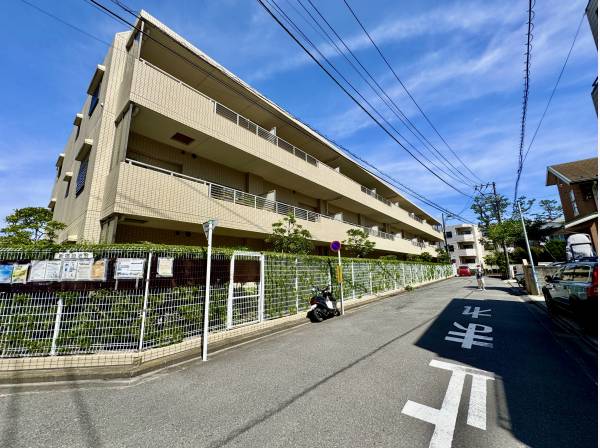 神奈川県逗子市新宿１丁目のマンション