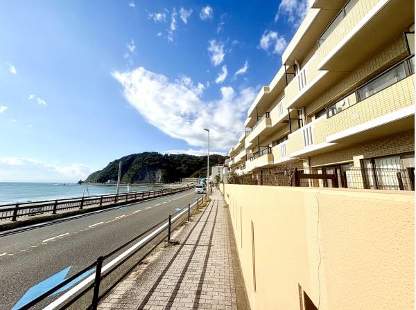 神奈川県逗子市新宿２丁目のマンション