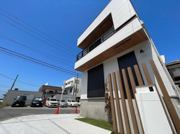 神奈川県三浦郡葉山町一色の新築戸建