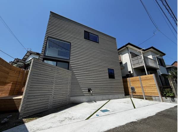 神奈川県藤沢市鵠沼海岸３丁目の新築戸建
