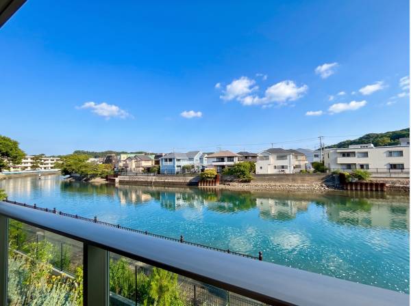 神奈川県逗子市新宿１丁目のマンション