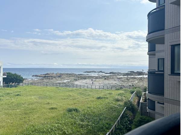 神奈川県三浦郡葉山町一色のマンション
