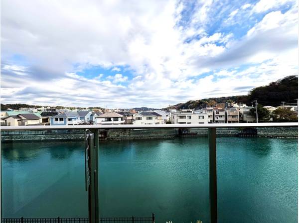 神奈川県逗子市新宿１丁目のマンション
