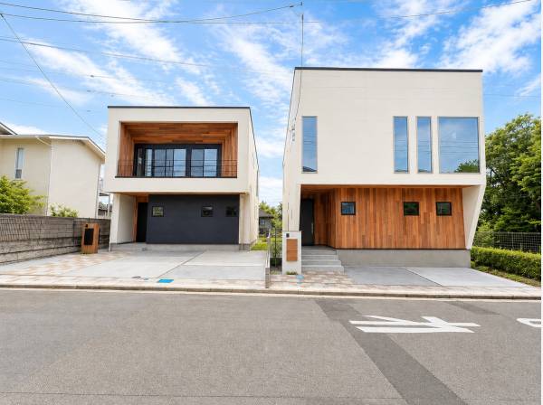 「約22帖超LDK×吹抜けの開放感。片瀬山の高台に佇むZEH水準住宅」