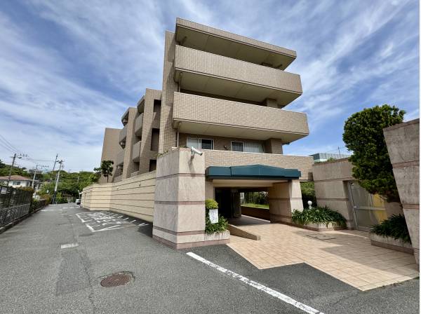 神奈川県鎌倉市七里ガ浜東２丁目のマンション