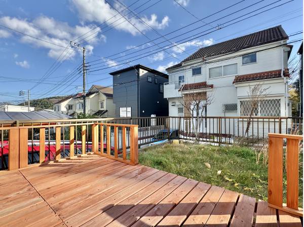 ちょこっと庭とほっこりウッドデッキ