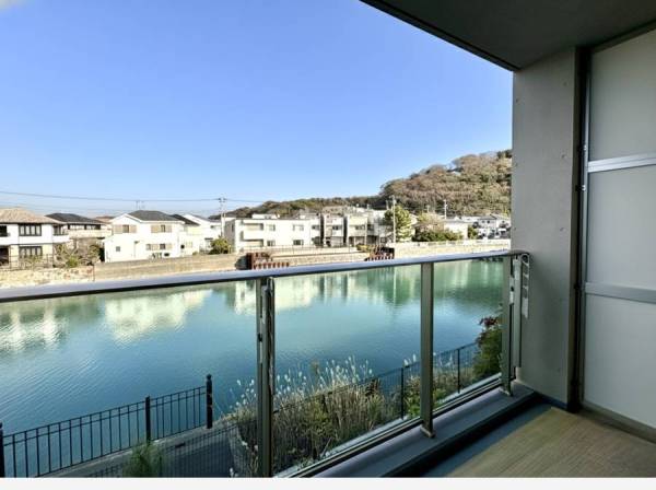 神奈川県逗子市新宿１丁目のマンション