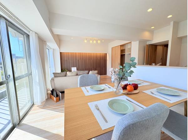 南東向きLDKは日当たりも良く気持ちがいい空間です！