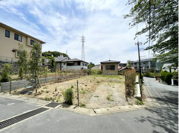 ～約61坪の建築条件無し売地～