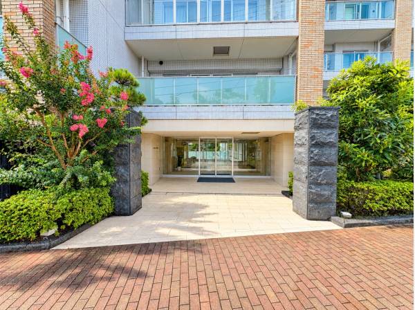 神奈川県藤沢市鵠沼桜が岡３丁目のマンション