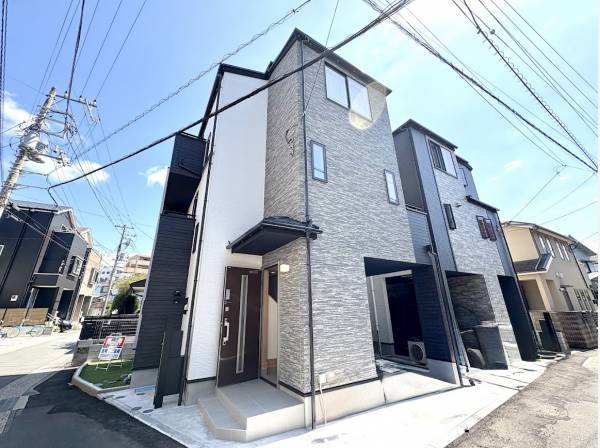 角地のため、光や風が入りやすく、室内も明るく心地よい空間が広がります。