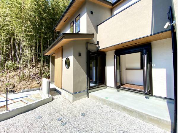 竹林風景と庭先を併せ持つ鎌倉の一邸