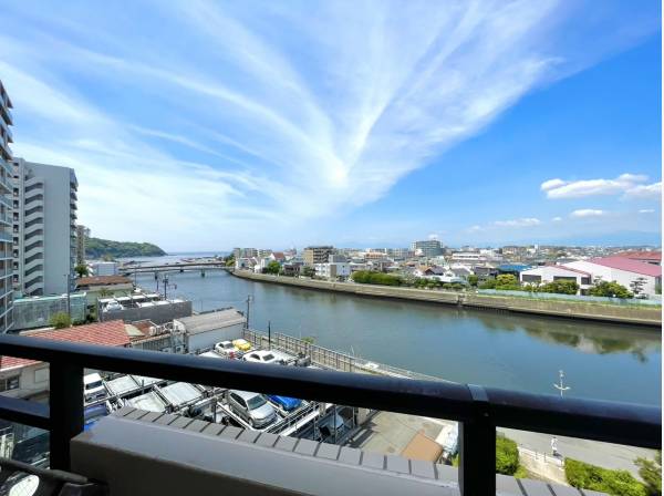 神奈川県藤沢市片瀬海岸１丁目のマンション