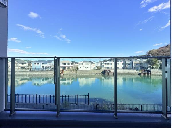 神奈川県逗子市新宿１丁目のマンション