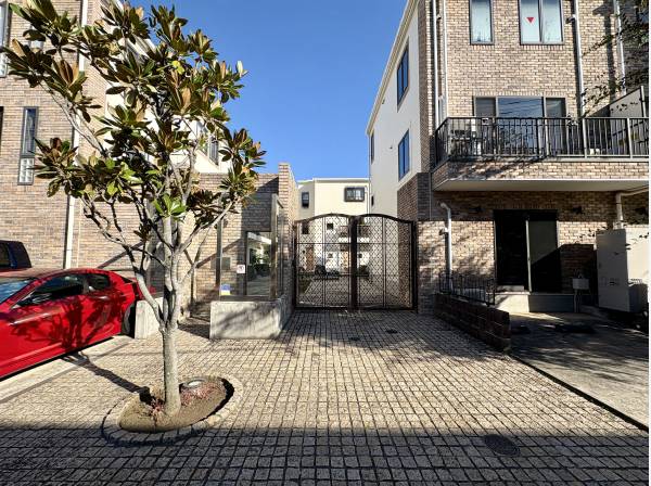 神奈川県逗子市新宿２丁目のマンション