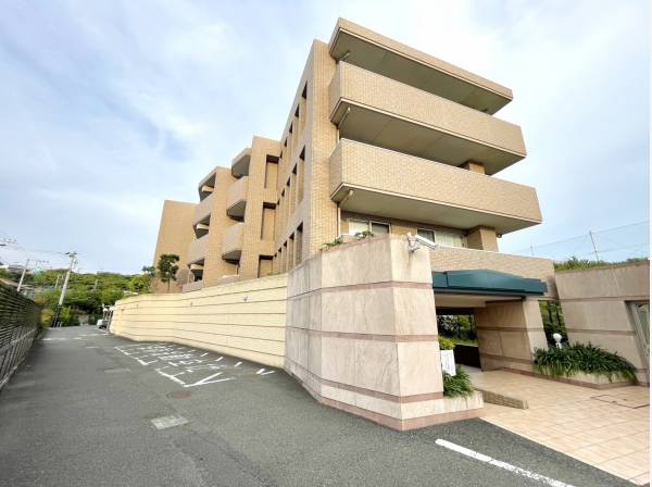 神奈川県鎌倉市七里ガ浜東２丁目のマンション