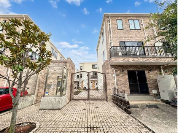 神奈川県逗子市新宿２丁目のマンション