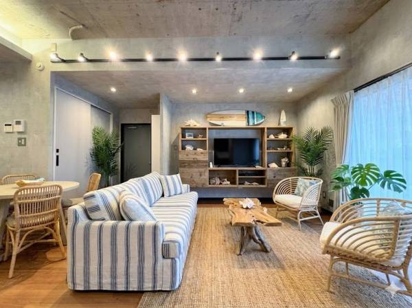 神奈川県逗子市山の根１丁目のマンション