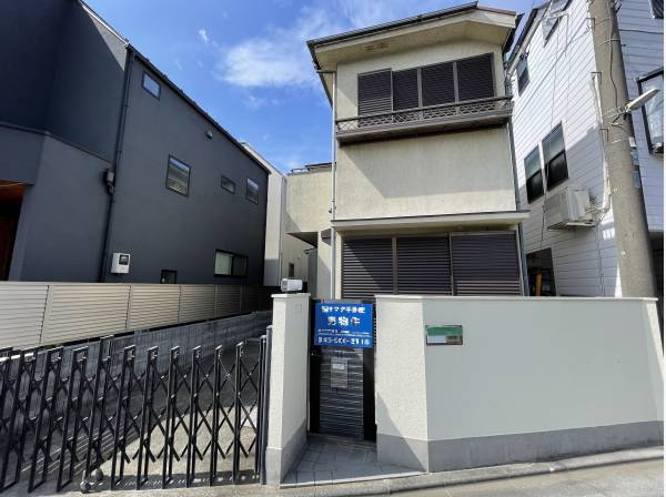 住友林業施工の木造二階建て。