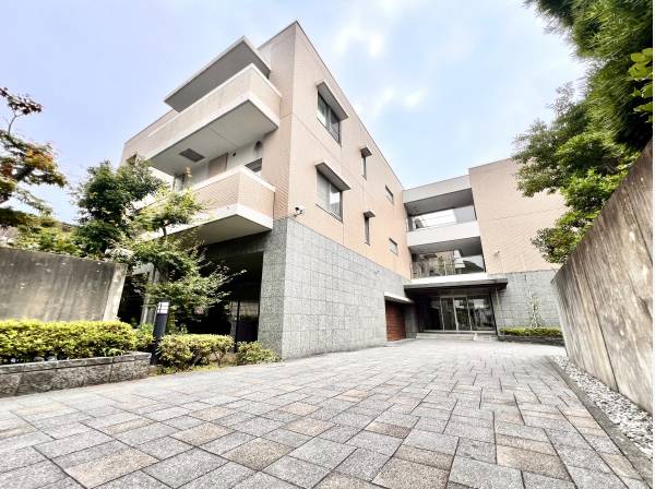 神奈川県鎌倉市大町２丁目のマンション