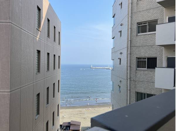 海を垣間見るお部屋♪海へ行きたくなるお部屋♪