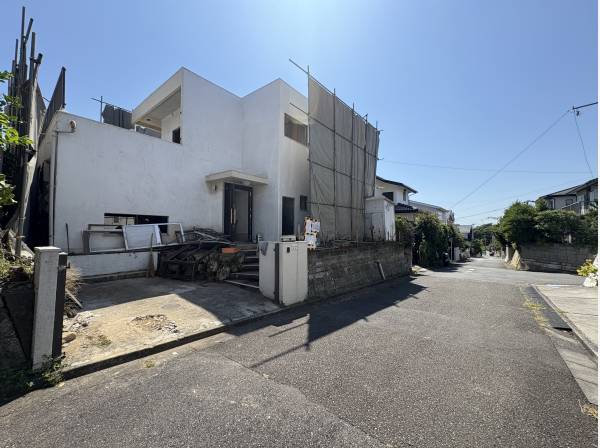 ルーフバルコニーからは海や富士山が望めそうです。