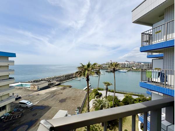 神奈川県逗子市小坪４丁目のマンション