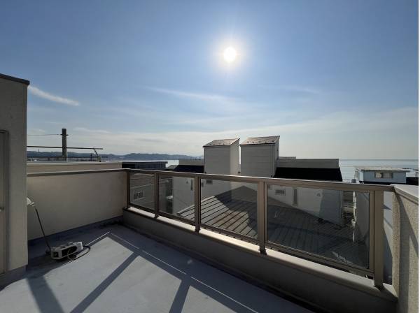 海を一望する３階建て・建物面積約１３８㎡