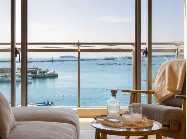 神奈川県三浦郡葉山町一色のマンション