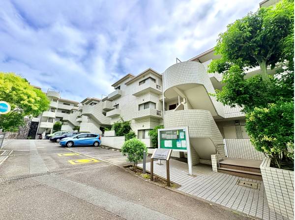 神奈川県鎌倉市七里ガ浜東２丁目のマンション