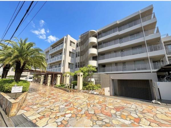 神奈川県藤沢市鵠沼海岸２丁目のマンション