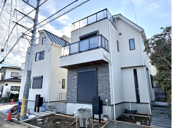 開放的なリバーサイドにあるルーフバルコニー付のお家