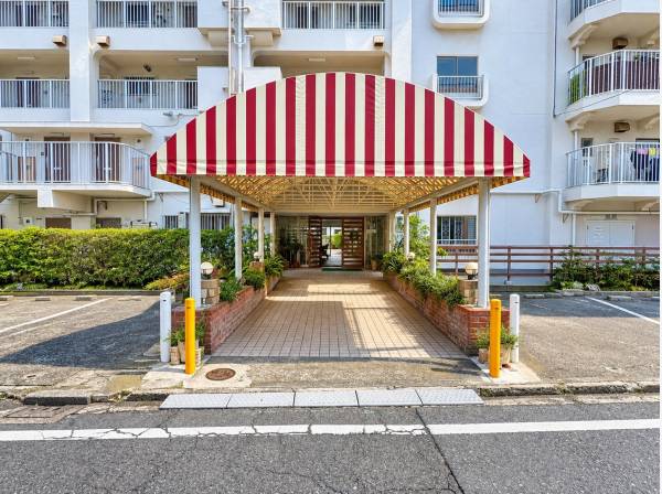 神奈川県藤沢市鵠沼海岸２丁目のマンション