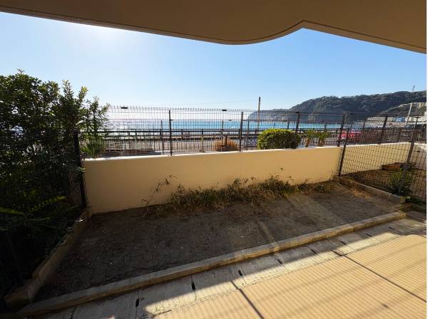 神奈川県逗子市新宿２丁目のマンション