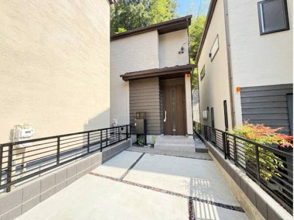 神奈川県逗子市山の根３丁目の新築戸建