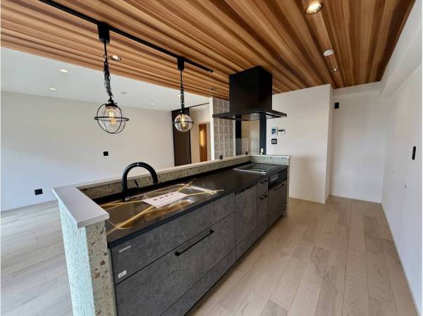 神奈川県逗子市小坪５丁目のマンション