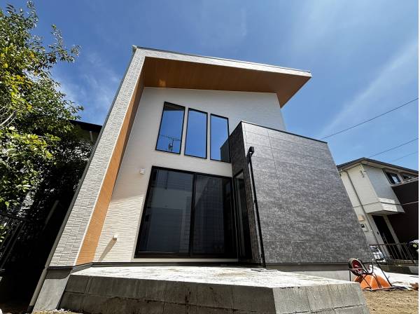 神奈川県平塚市八重咲町の新築戸建