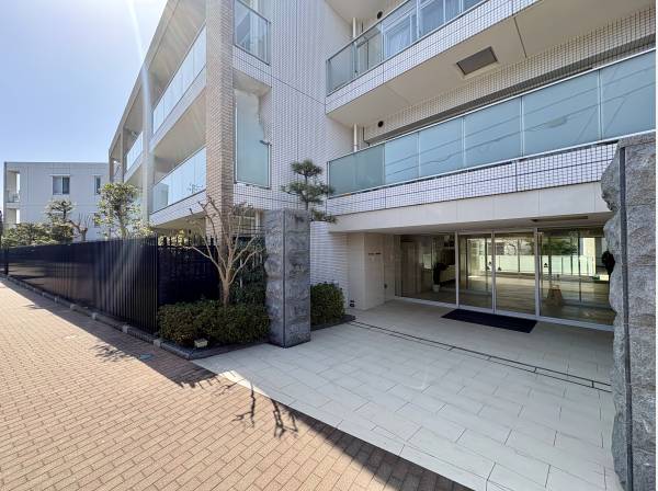 神奈川県藤沢市鵠沼桜が岡３丁目のマンション