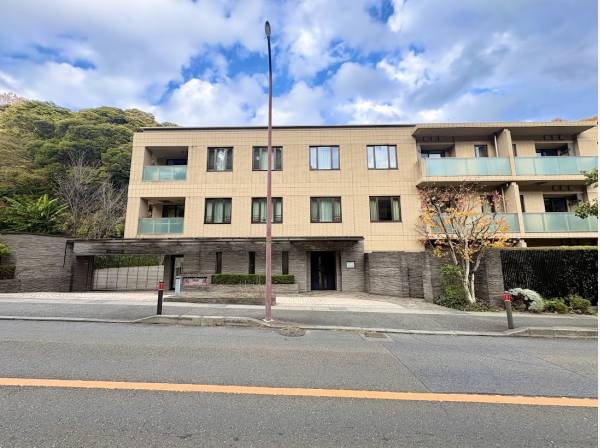 神奈川県鎌倉市佐助１丁目のマンション