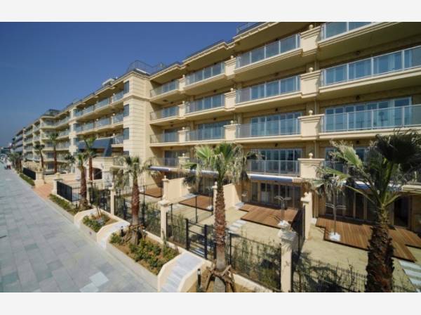 神奈川県藤沢市片瀬海岸３丁目のマンション