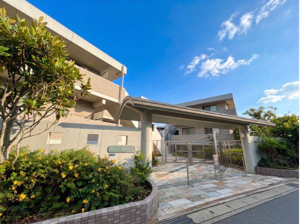 神奈川県鎌倉市由比ガ浜４丁目のマンション