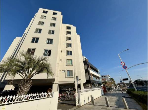 神奈川県藤沢市片瀬海岸２丁目のマンション