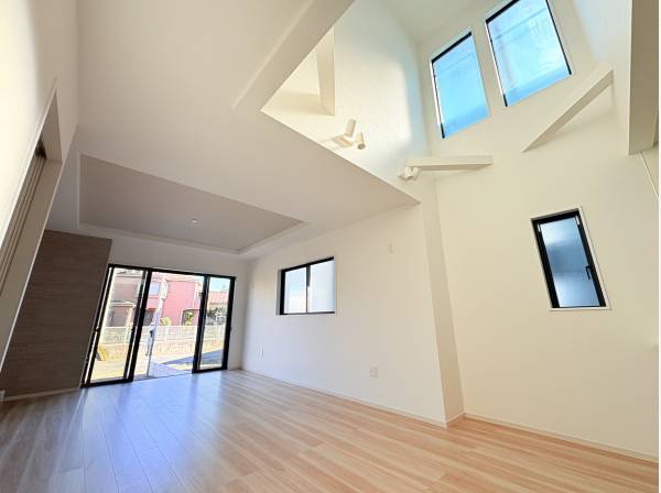 神奈川県藤沢市片瀬４丁目の新築戸建